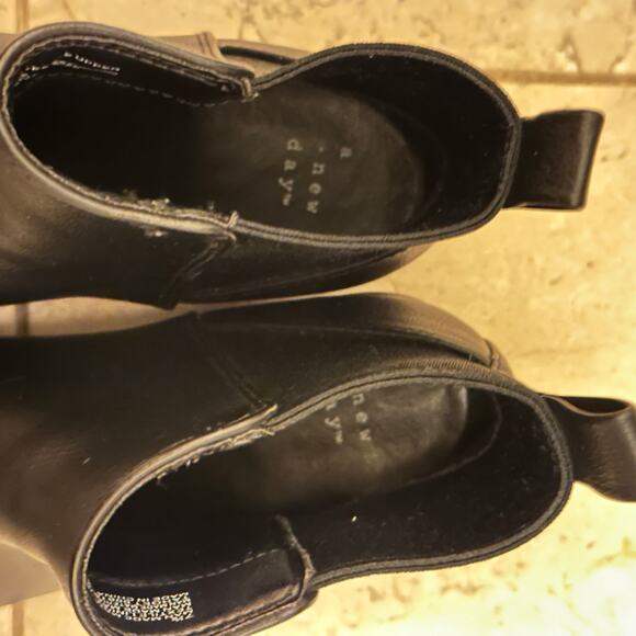 A New Day 7.5 Gwen Low Shaft Pointed Toe Ankle Chelsea Boots Stack Heeled Black - Picture 10 of 10